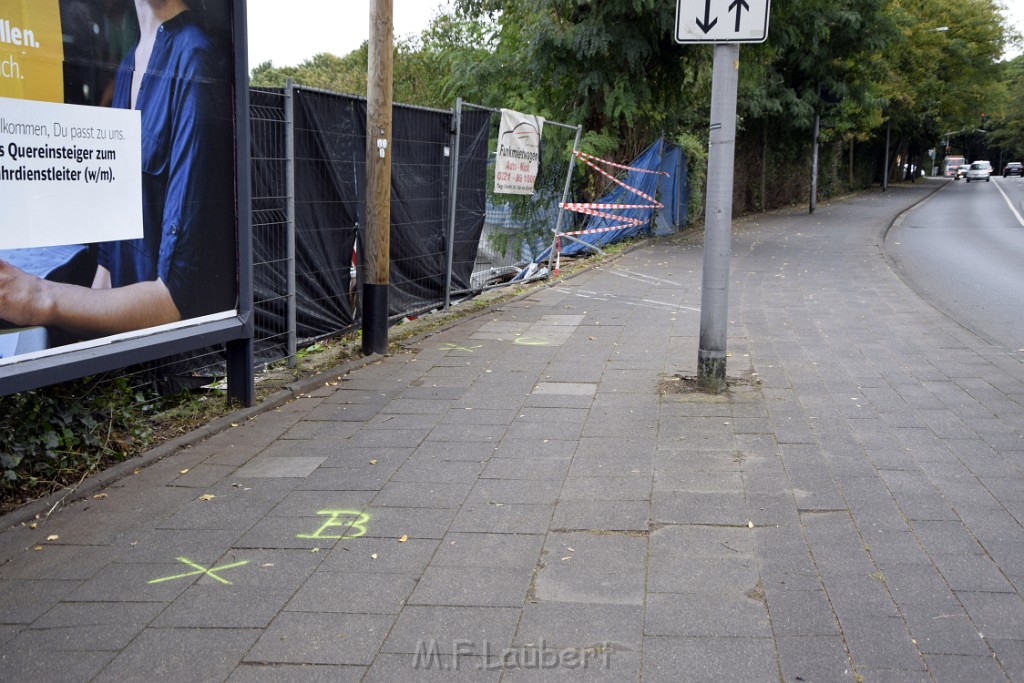 Einen Tag später VU Vingster Ring Lustheiderstr P01.JPG - Miklos Laubert